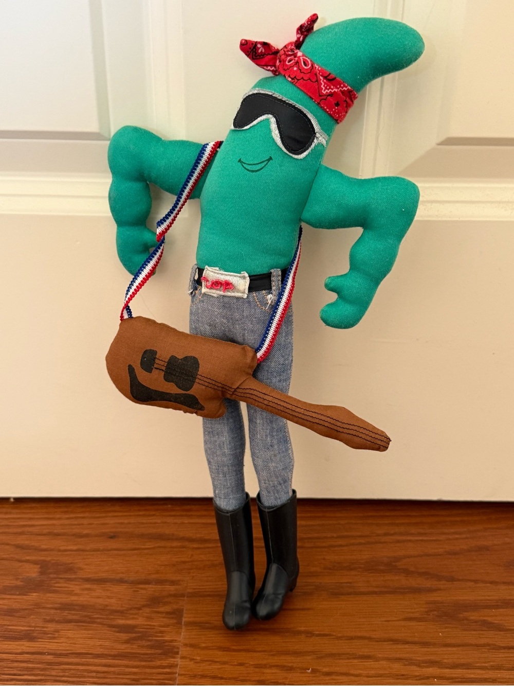 Vintage 1985 The Veggies Bruce Stringbean Plush Doll K.F. Designs Guitar